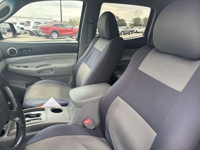 Toyota Tacoma Vehicle Full-screen Gallery Image 21