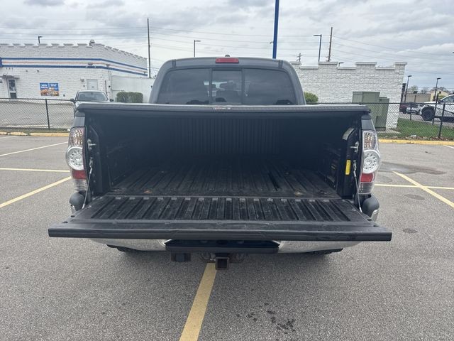 Toyota Tacoma Vehicle Full-screen Gallery Image 26