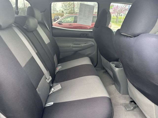 Toyota Tacoma Vehicle Full-screen Gallery Image 27