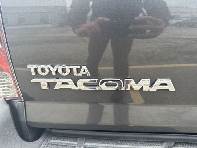 Toyota Tacoma Vehicle Full-screen Gallery Image 31