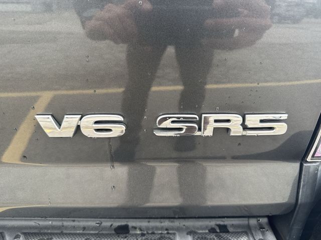 Toyota Tacoma Vehicle Full-screen Gallery Image 32