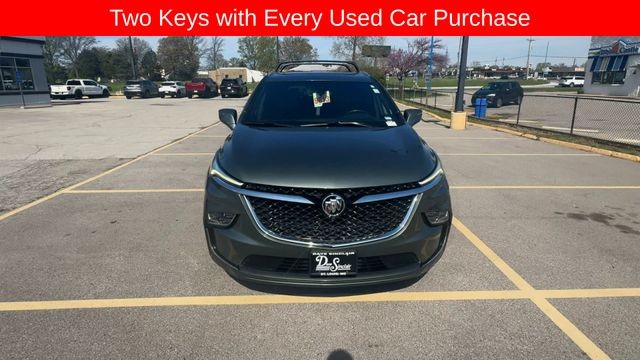 Buick Enclave Vehicle Full-screen Gallery Image 03