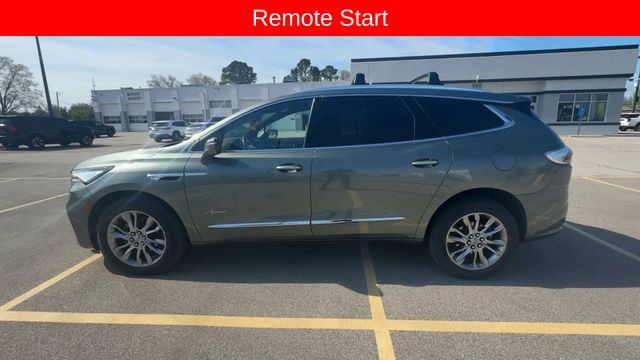 Buick Enclave Vehicle Full-screen Gallery Image 05