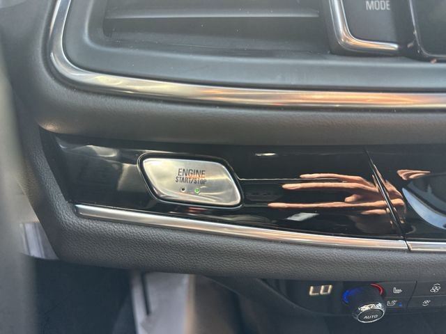 Buick Enclave Vehicle Full-screen Gallery Image 17