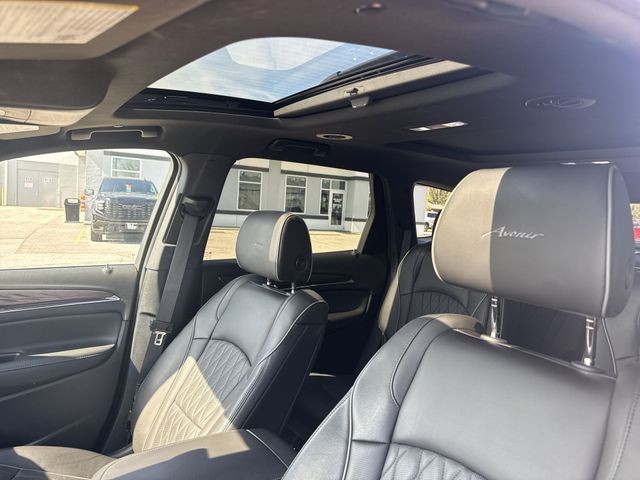 Buick Enclave Vehicle Full-screen Gallery Image 19