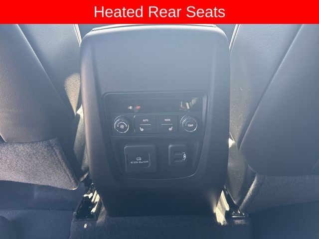 Buick Enclave Vehicle Full-screen Gallery Image 22