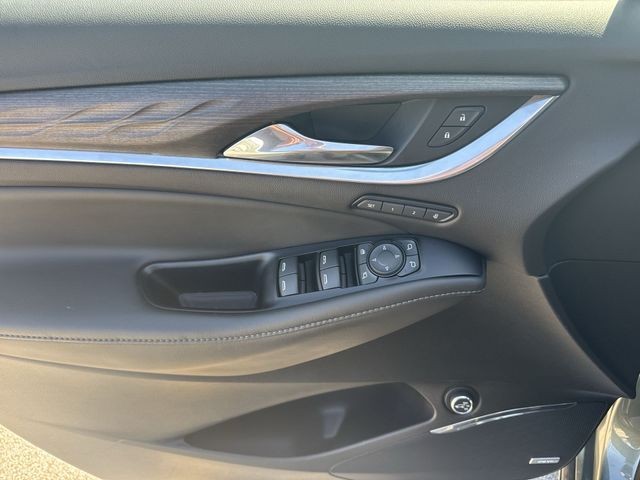 Buick Enclave Vehicle Full-screen Gallery Image 23