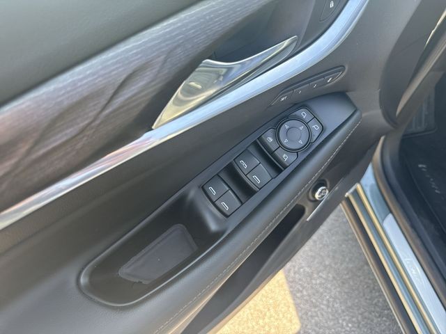 Buick Enclave Vehicle Full-screen Gallery Image 24