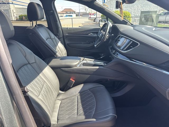 Buick Enclave Vehicle Full-screen Gallery Image 29