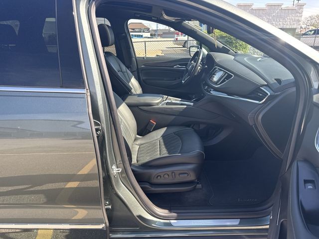 Buick Enclave Vehicle Full-screen Gallery Image 30