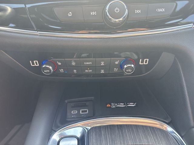 Buick Enclave Vehicle Full-screen Gallery Image 36