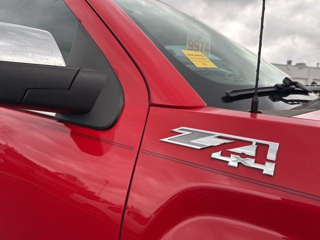 GMC Sierra 1500 Vehicle Full-screen Gallery Image 10