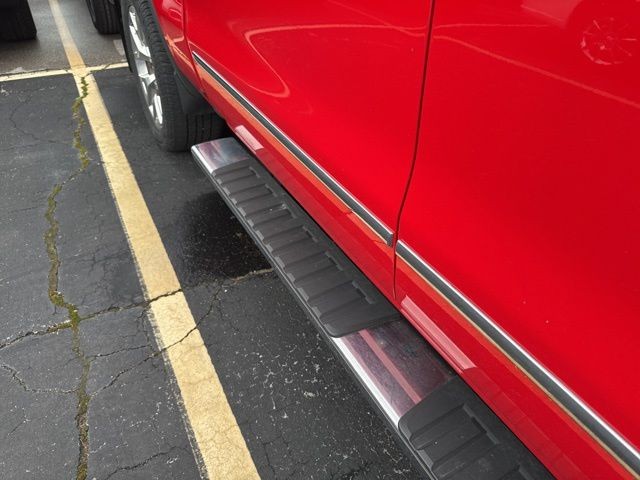 GMC Sierra 1500 Vehicle Full-screen Gallery Image 14