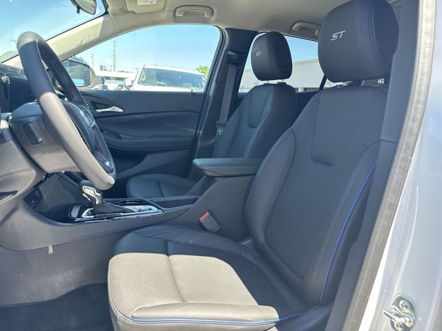 Buick Encore GX Vehicle Full-screen Gallery Image 11