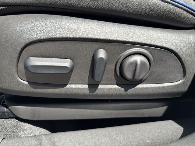 Buick Encore GX Vehicle Full-screen Gallery Image 12