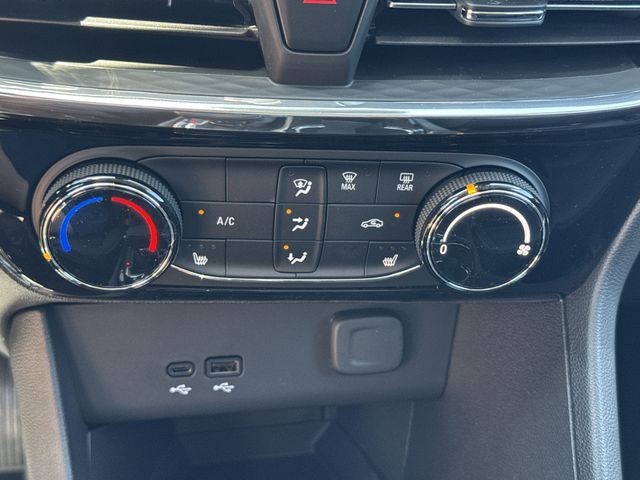 Buick Encore GX Vehicle Full-screen Gallery Image 18