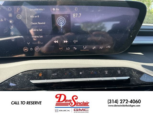 Buick Enclave Vehicle Full-screen Gallery Image 16
