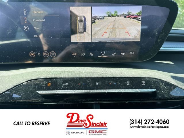 Buick Enclave Vehicle Full-screen Gallery Image 17