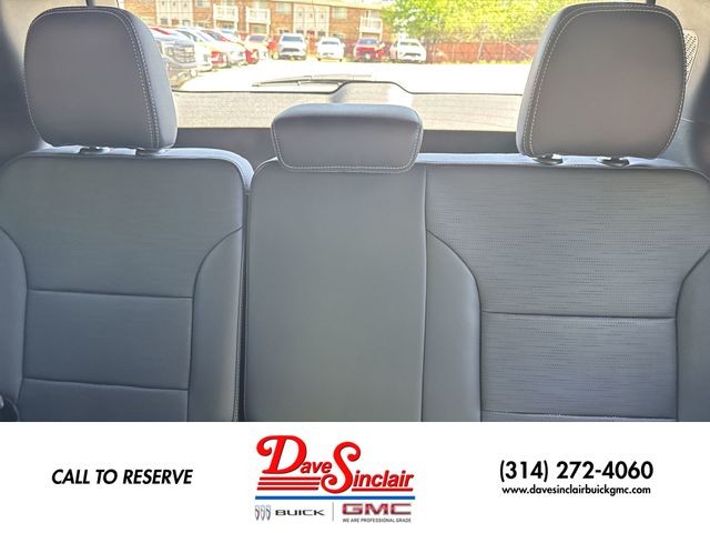Buick Enclave Vehicle Full-screen Gallery Image 24