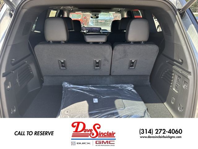 Buick Enclave Vehicle Full-screen Gallery Image 25