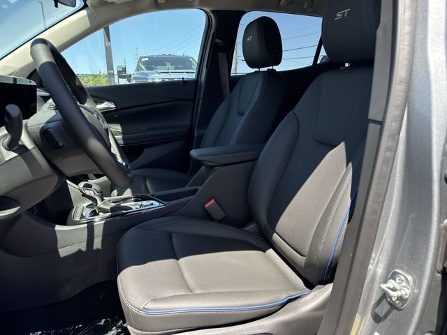 Buick Encore GX Vehicle Full-screen Gallery Image 11