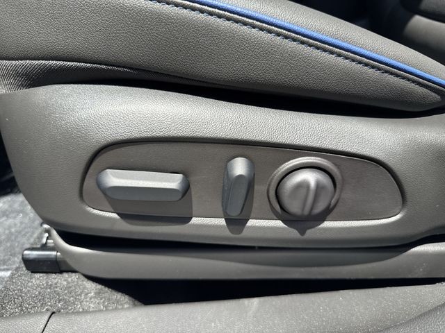 Buick Encore GX Vehicle Full-screen Gallery Image 12