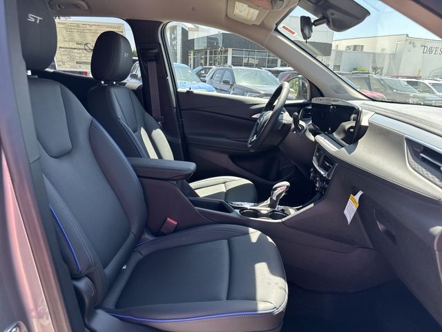 Buick Encore GX Vehicle Full-screen Gallery Image 23