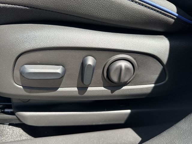Buick Encore GX Vehicle Full-screen Gallery Image 12