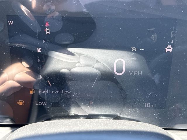 Buick Encore GX Vehicle Full-screen Gallery Image 15