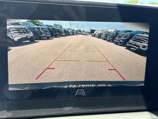 Buick Encore GX Vehicle Full-screen Gallery Image 17