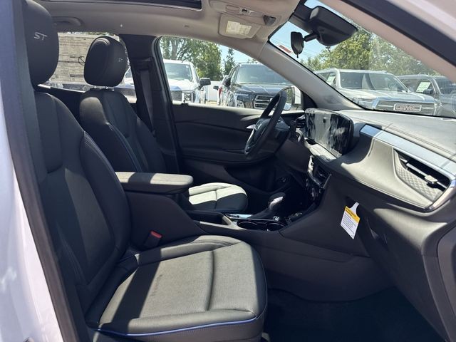 Buick Encore GX Vehicle Full-screen Gallery Image 24