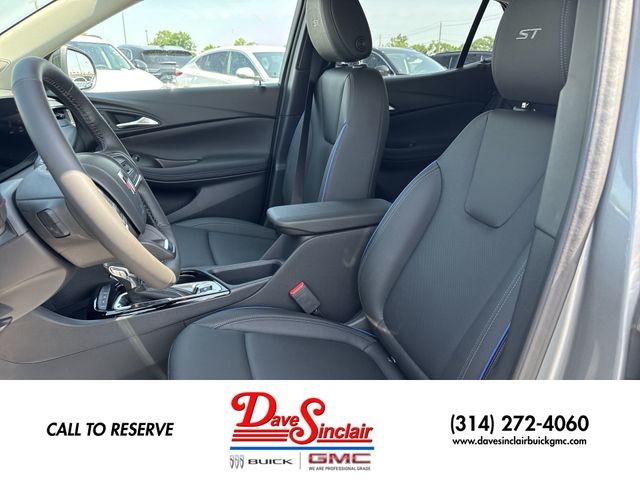 Buick Encore GX Vehicle Full-screen Gallery Image 11