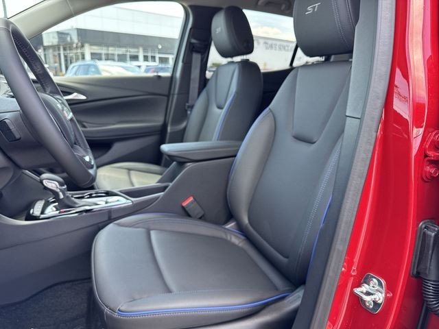 Buick Encore GX Vehicle Full-screen Gallery Image 11