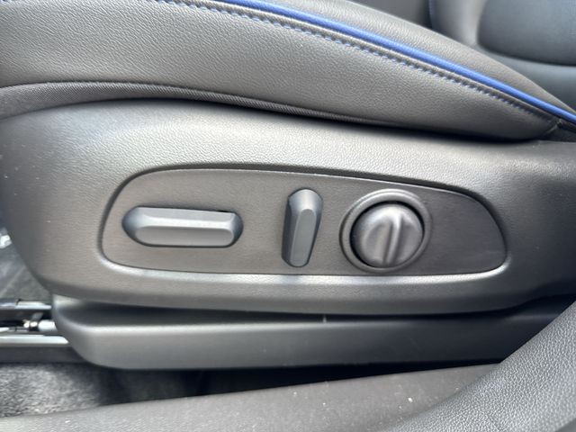 Buick Encore GX Vehicle Full-screen Gallery Image 12