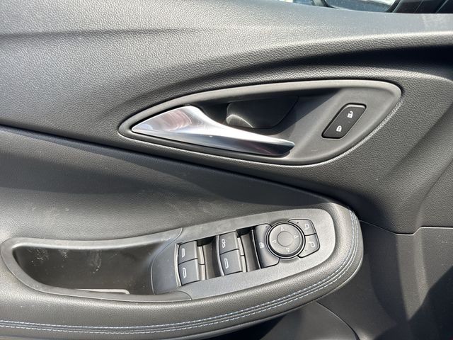 Buick Encore GX Vehicle Full-screen Gallery Image 13