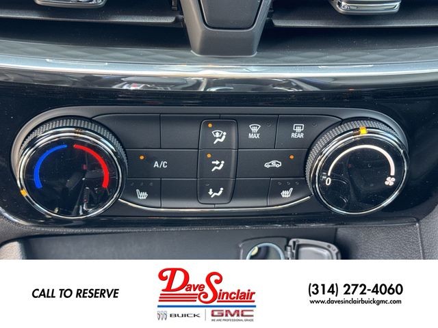 Buick Encore GX Vehicle Full-screen Gallery Image 18