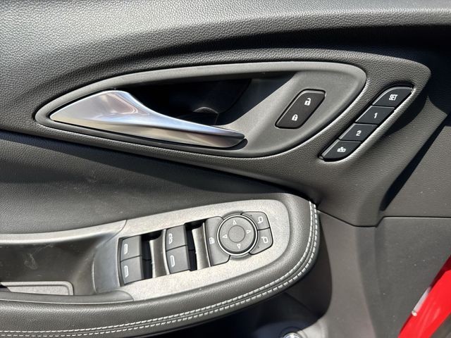 Buick Encore GX Vehicle Full-screen Gallery Image 13