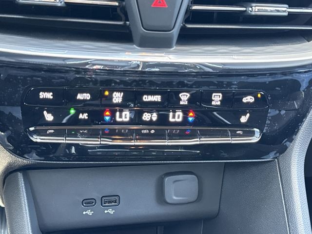 Buick Encore GX Vehicle Full-screen Gallery Image 18