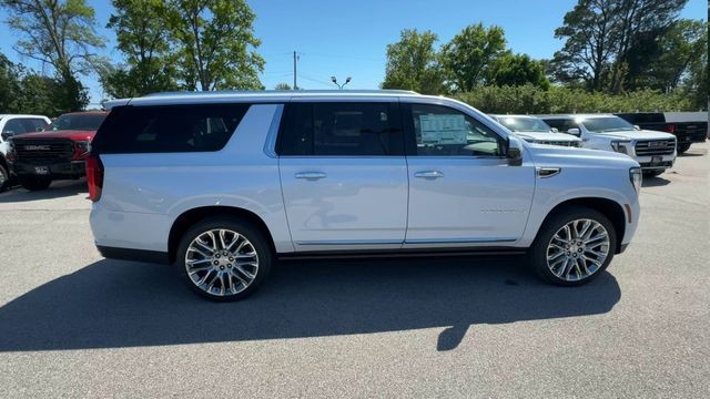 GMC Yukon XL Vehicle Full-screen Gallery Image 09