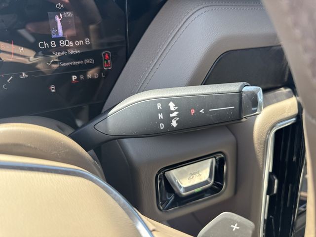 GMC Yukon XL Vehicle Full-screen Gallery Image 20