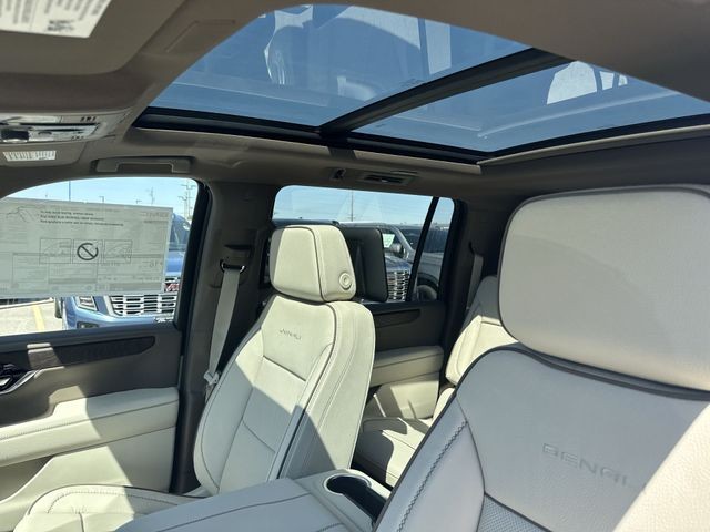 GMC Yukon XL Vehicle Full-screen Gallery Image 22