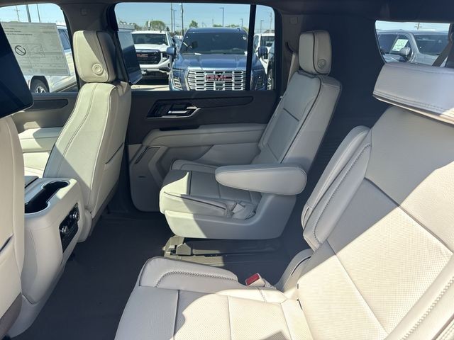 GMC Yukon XL Vehicle Full-screen Gallery Image 23