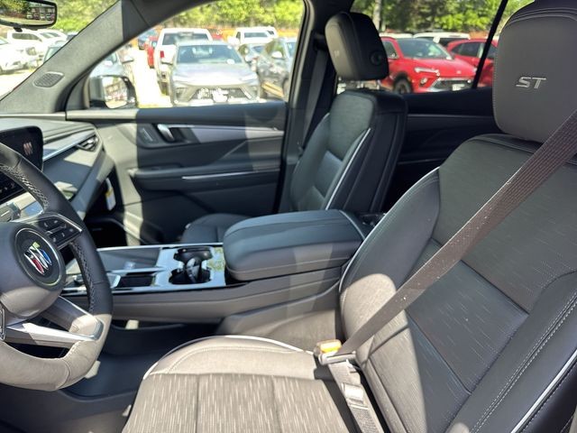 Buick Enclave Vehicle Full-screen Gallery Image 11