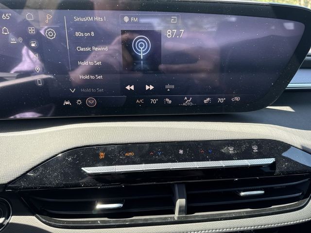 Buick Enclave Vehicle Full-screen Gallery Image 16