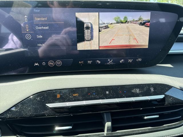Buick Enclave Vehicle Full-screen Gallery Image 17