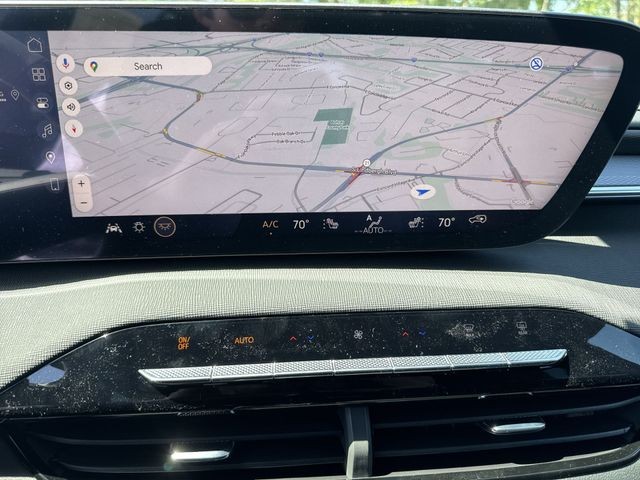 Buick Enclave Vehicle Full-screen Gallery Image 18