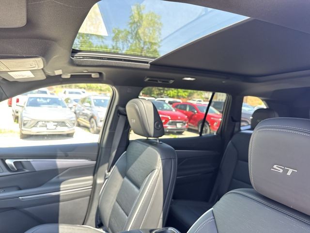 Buick Enclave Vehicle Full-screen Gallery Image 22