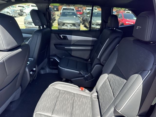 Buick Enclave Vehicle Full-screen Gallery Image 23