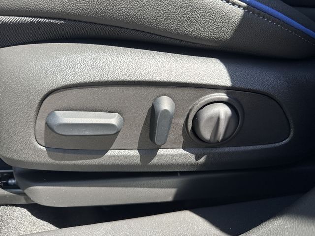 Buick Encore GX Vehicle Full-screen Gallery Image 12