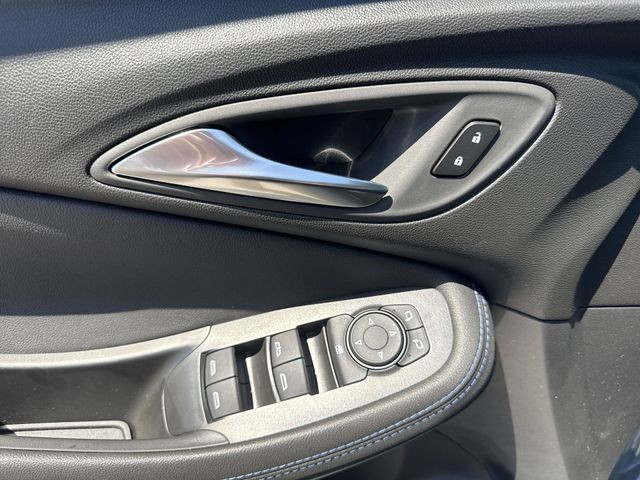 Buick Encore GX Vehicle Full-screen Gallery Image 13